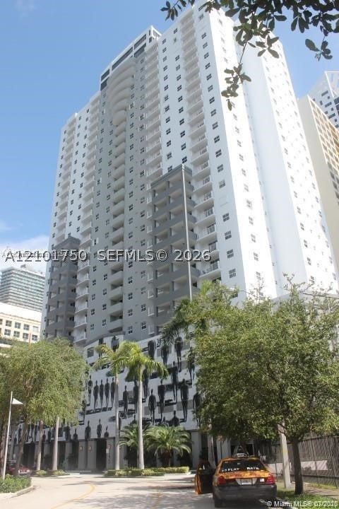 185 SE 14th Ter 1407