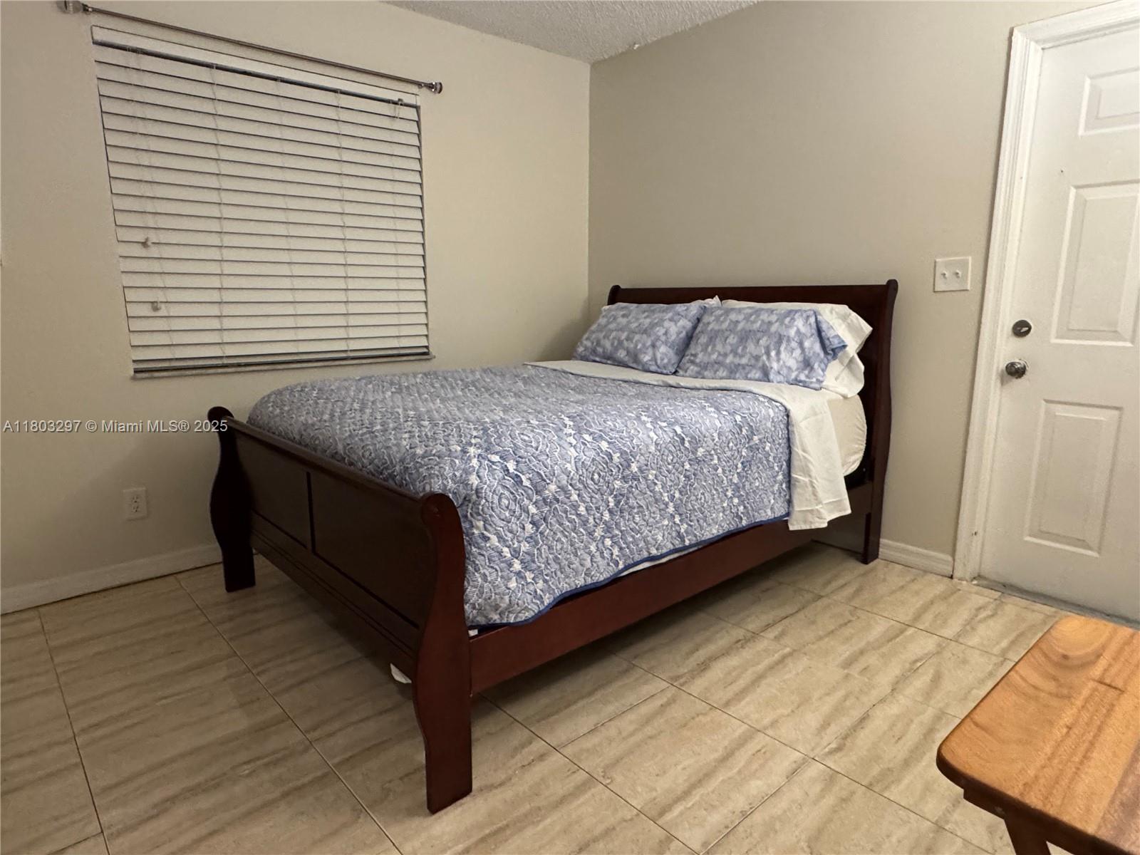 HOLLYWOOD PARK - Residential Lease