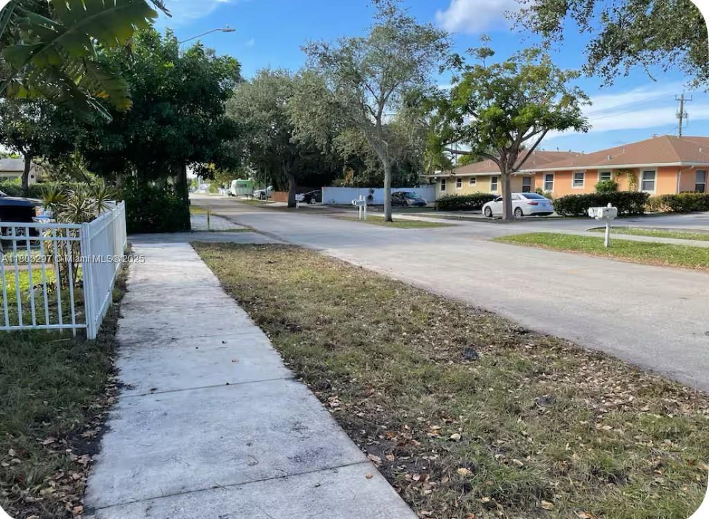 HOLLYWOOD PARK - Residential Lease