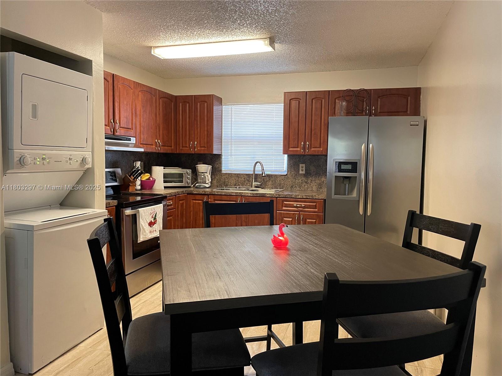 HOLLYWOOD PARK - Residential Lease