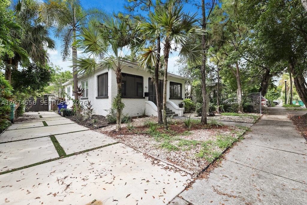 46 NE 43rd St