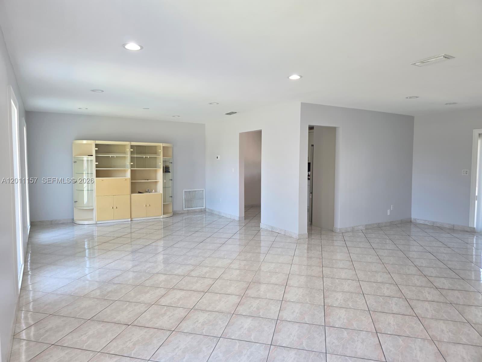 KENDALE LAKES SEC FIVE - Residential