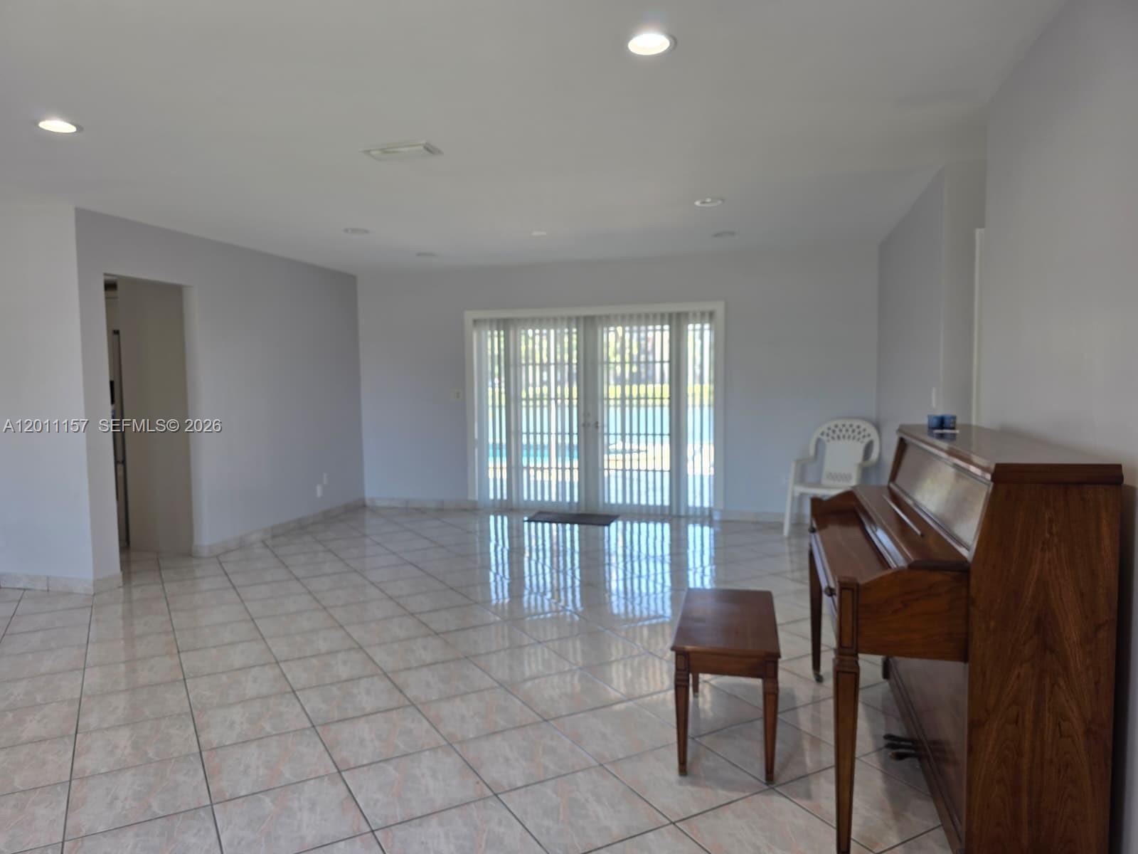 KENDALE LAKES SEC FIVE - Residential
