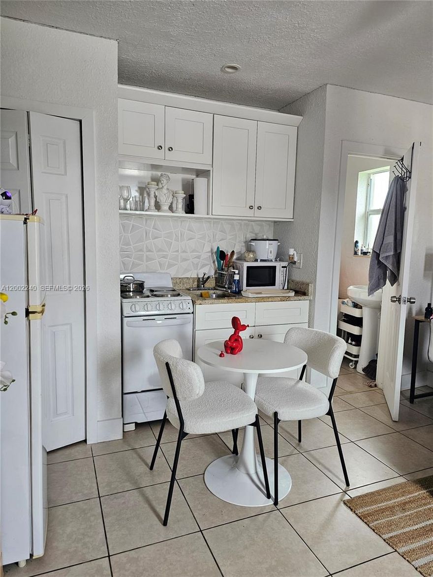 Charming studio located in the heart of Little Havana, just off 27th Avenue. Enjoy a highly central location with quick access to Coconut Grove, brickell, Coral Gables, and Downtown—perfect for convenient city living.