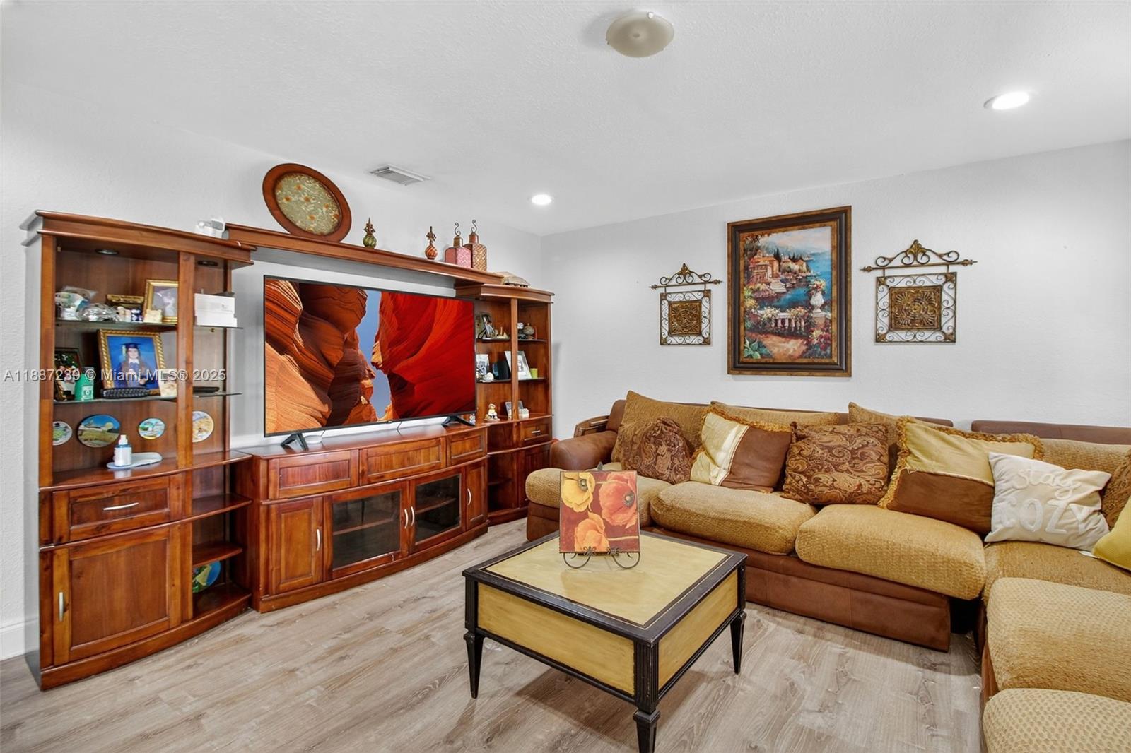 CUTLER RIDGE SEC 3 - Residential
