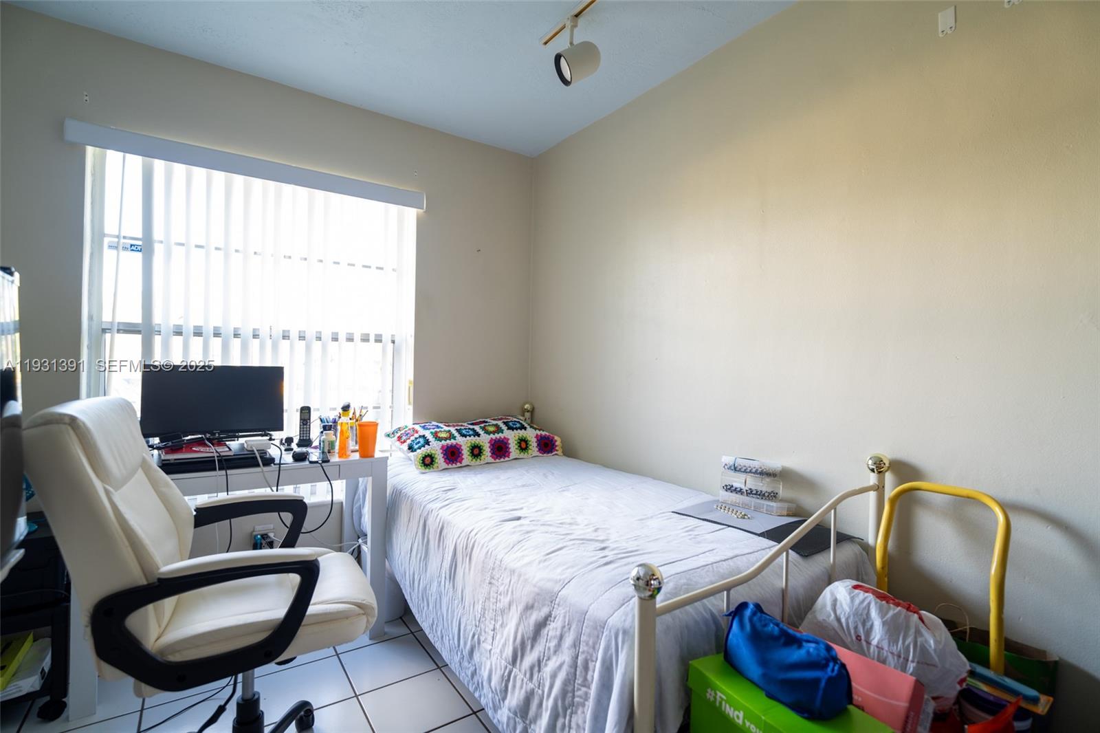 DEVON-AIRE VILLAS SEC 10 - Residential