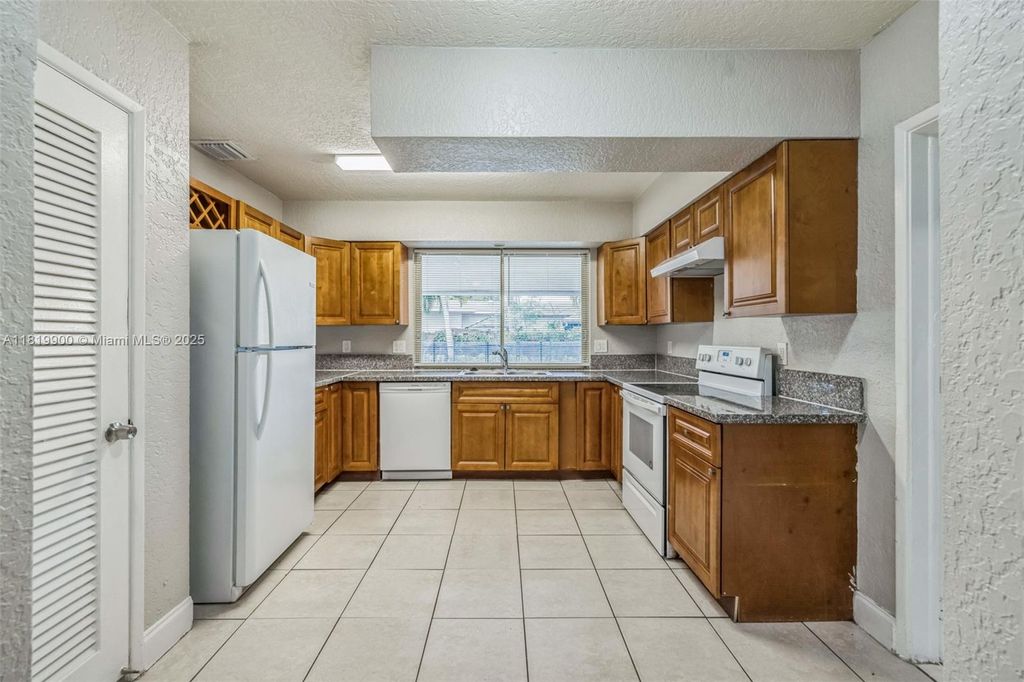 Photo of 4818 NW 8th St, Plantation, FL 33317 (MLS # A11819900)