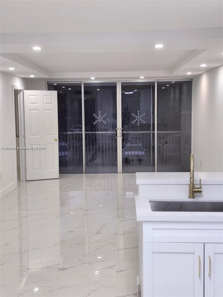 JADE WINDS GROUP - - Residential Lease