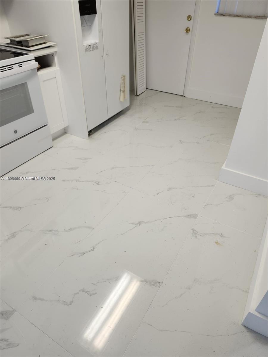 JADE WINDS GROUP - - Residential Lease