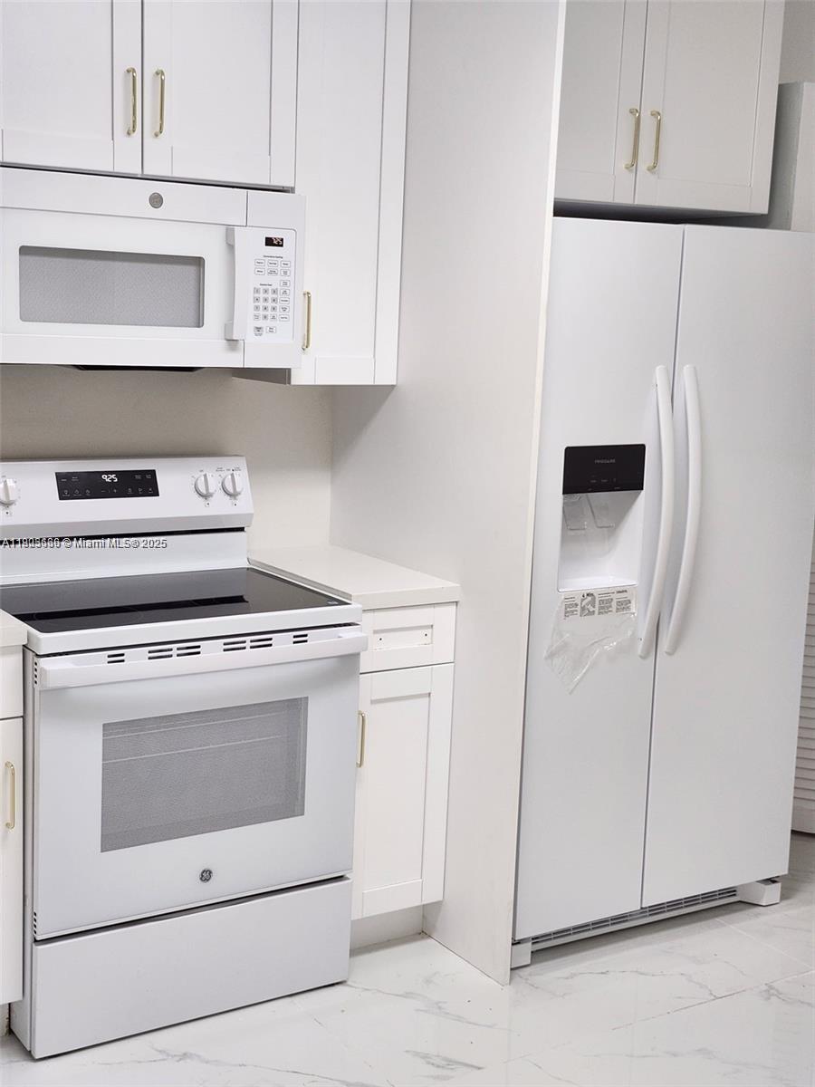 JADE WINDS GROUP - - Residential Lease