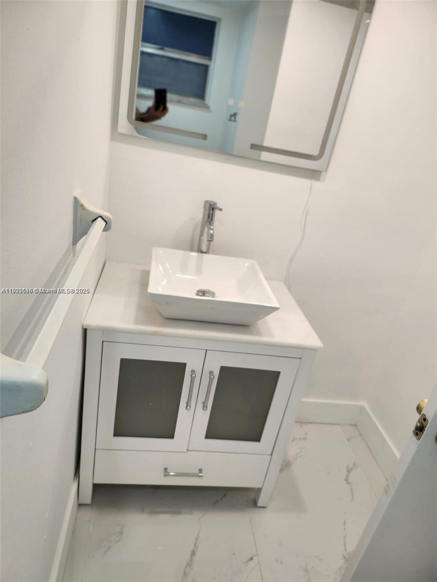 JADE WINDS GROUP - - Residential Lease