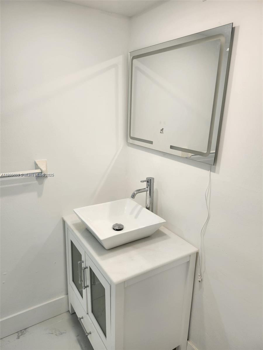 JADE WINDS GROUP - - Residential Lease