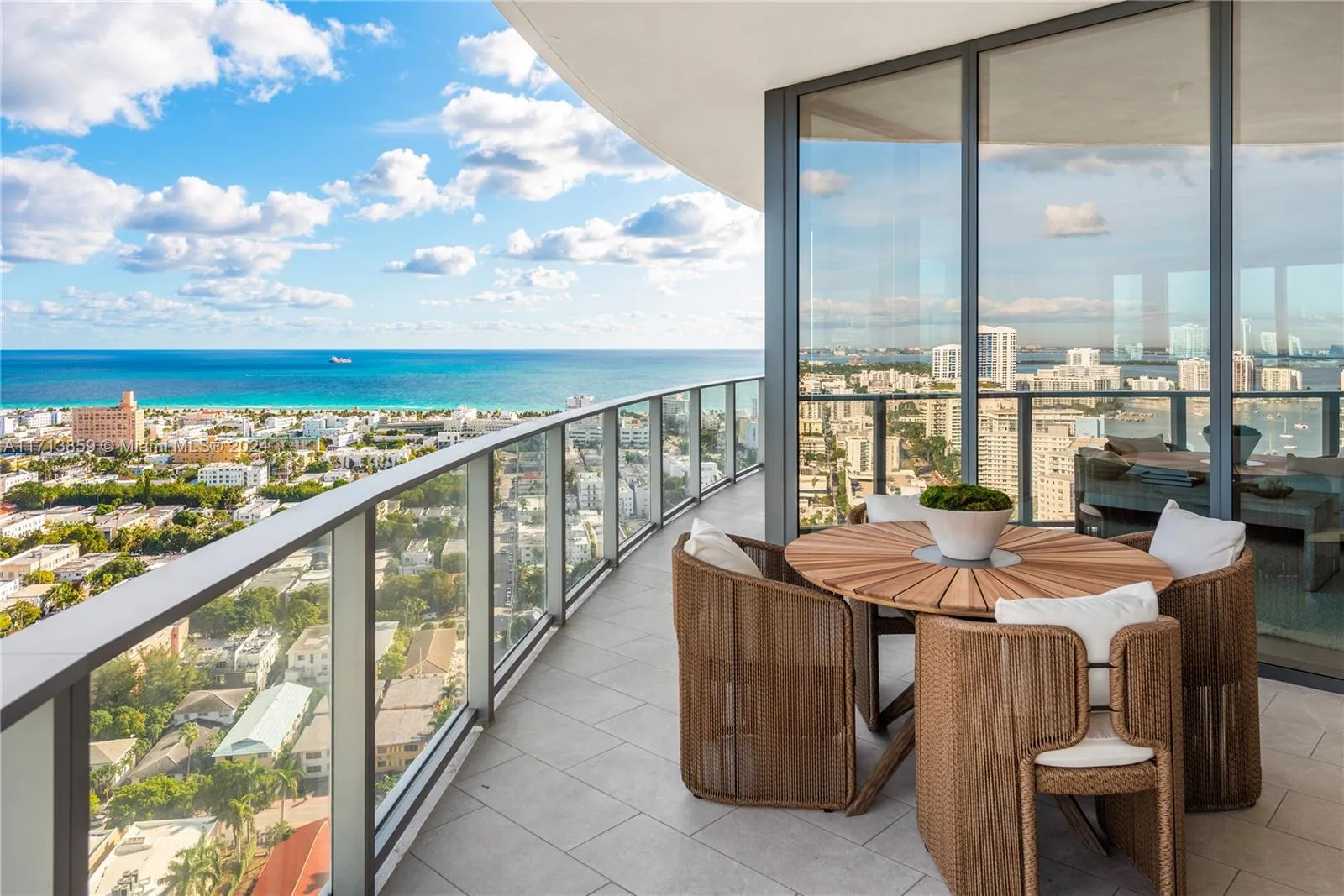 Miami Beach, Florida 33139, United States, 4 Bedrooms Bedrooms, ,5 BathroomsBathrooms,Residential,Active,24425