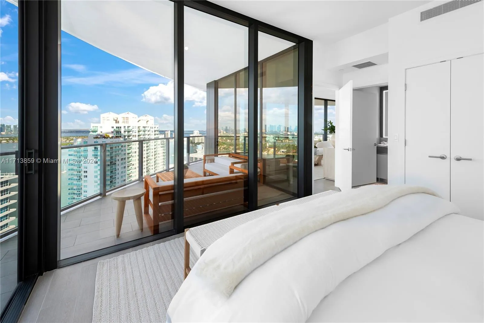 Miami Beach, Florida 33139, United States, 4 Bedrooms Bedrooms, ,5 BathroomsBathrooms,Residential,Active,24425