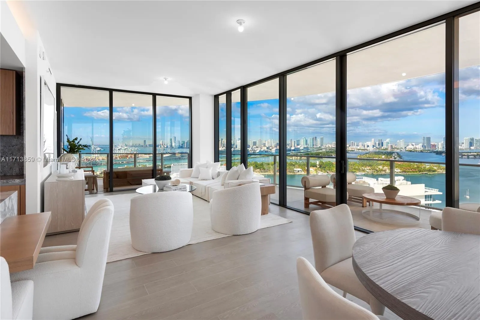 Miami Beach, Florida 33139, United States, 4 Bedrooms Bedrooms, ,5 BathroomsBathrooms,Residential,Active,24425