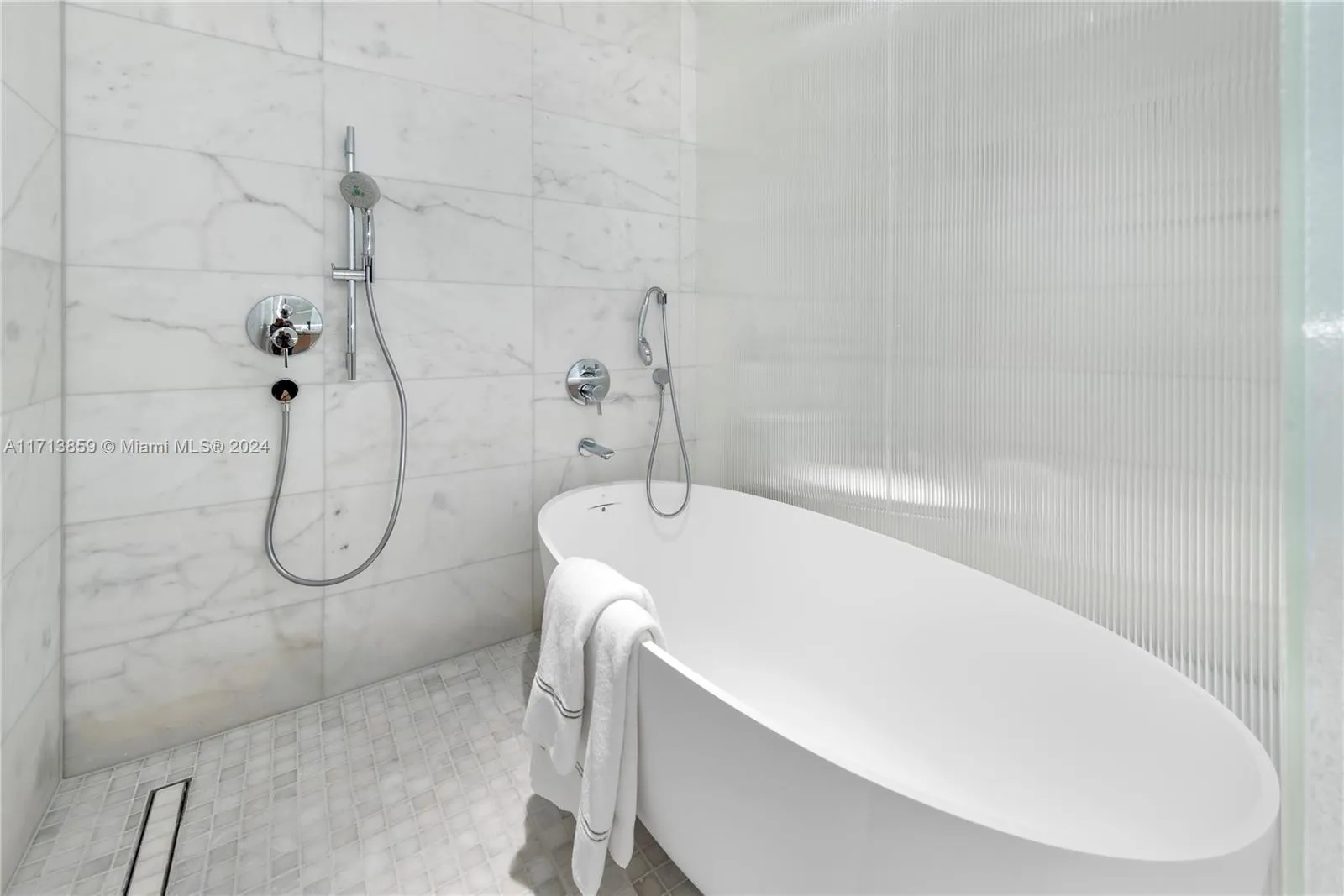 Miami Beach, Florida 33139, United States, 4 Bedrooms Bedrooms, ,5 BathroomsBathrooms,Residential,Active,24425