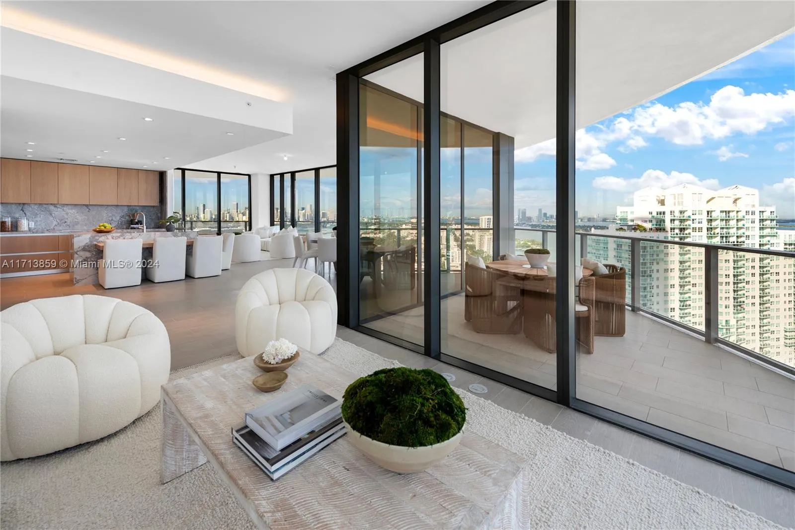 Miami Beach, Florida 33139, United States, 4 Bedrooms Bedrooms, ,5 BathroomsBathrooms,Residential,Active,24425