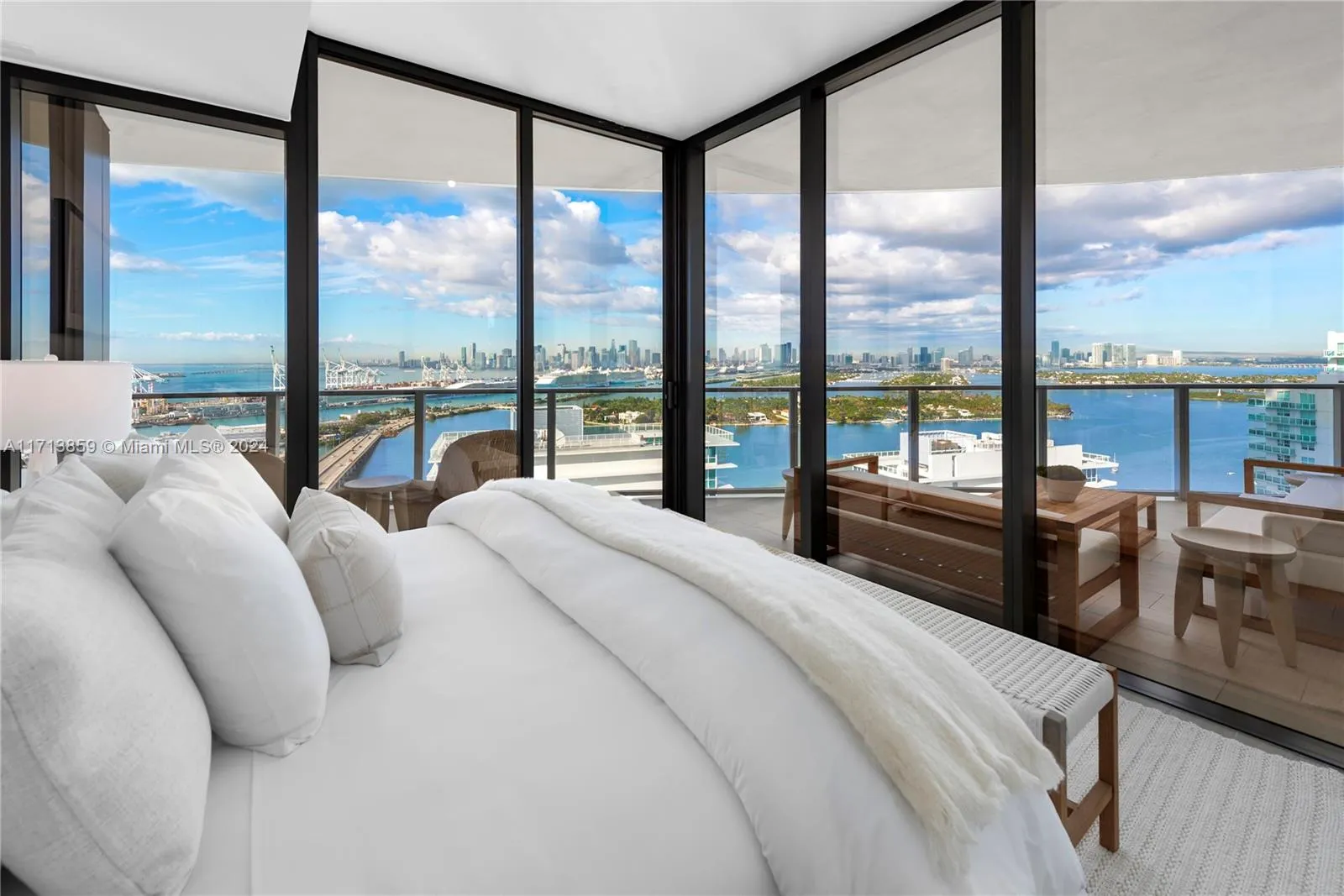 Miami Beach, Florida 33139, United States, 4 Bedrooms Bedrooms, ,5 BathroomsBathrooms,Residential,Active,24425