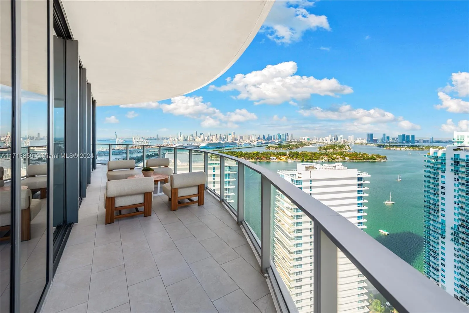 Miami Beach, Florida 33139, United States, 4 Bedrooms Bedrooms, ,5 BathroomsBathrooms,Residential,Active,24425