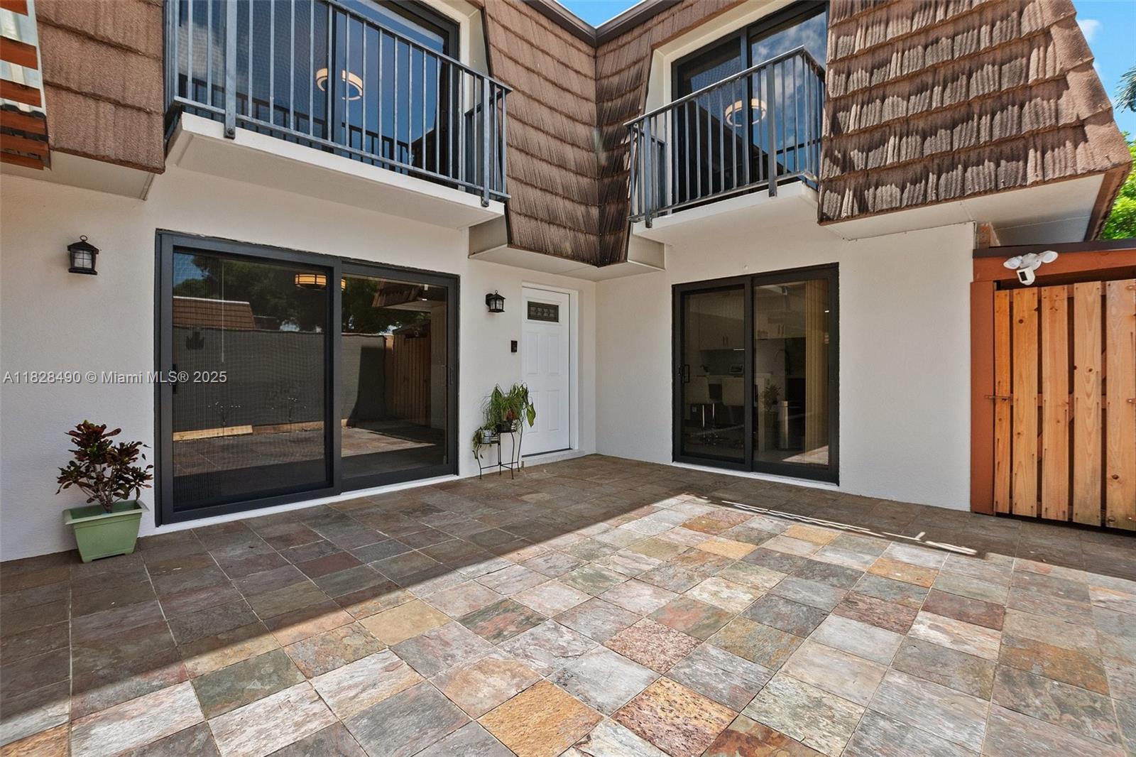 9112A SW 20th St, Davie, FL, 33324/$450,000 1 9112A SW 20th St