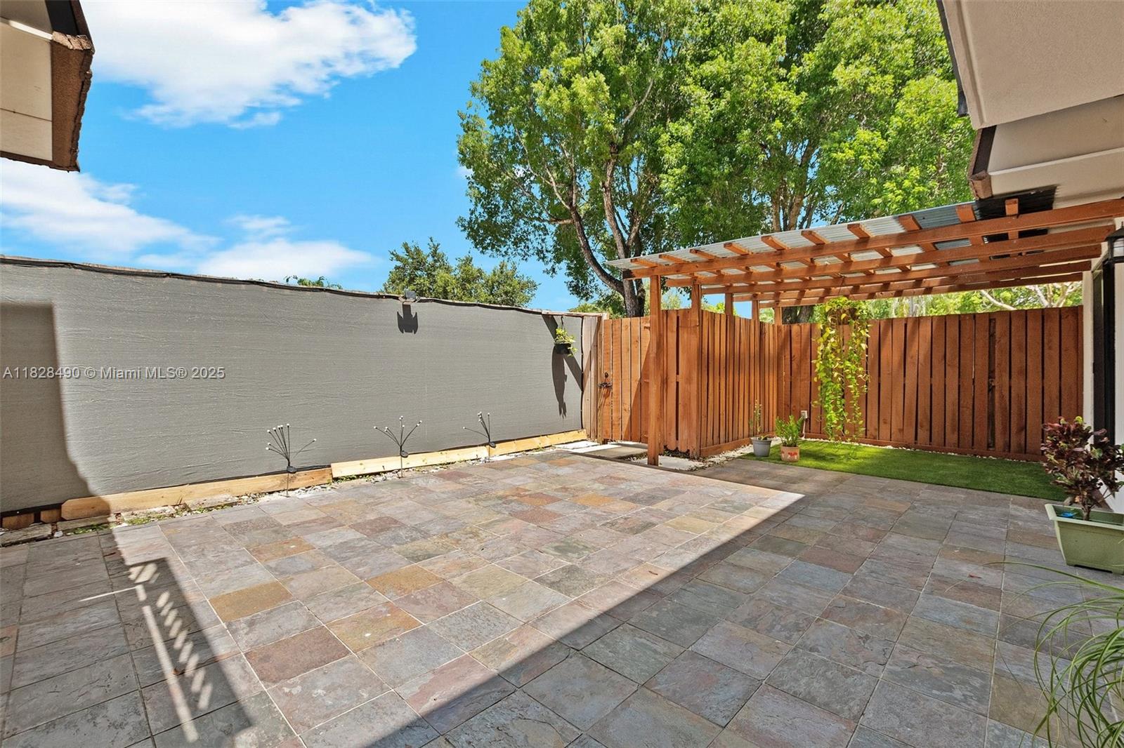 9112A SW 20th St, Davie, FL, 33324/$450,000 3 9112A SW 20th St