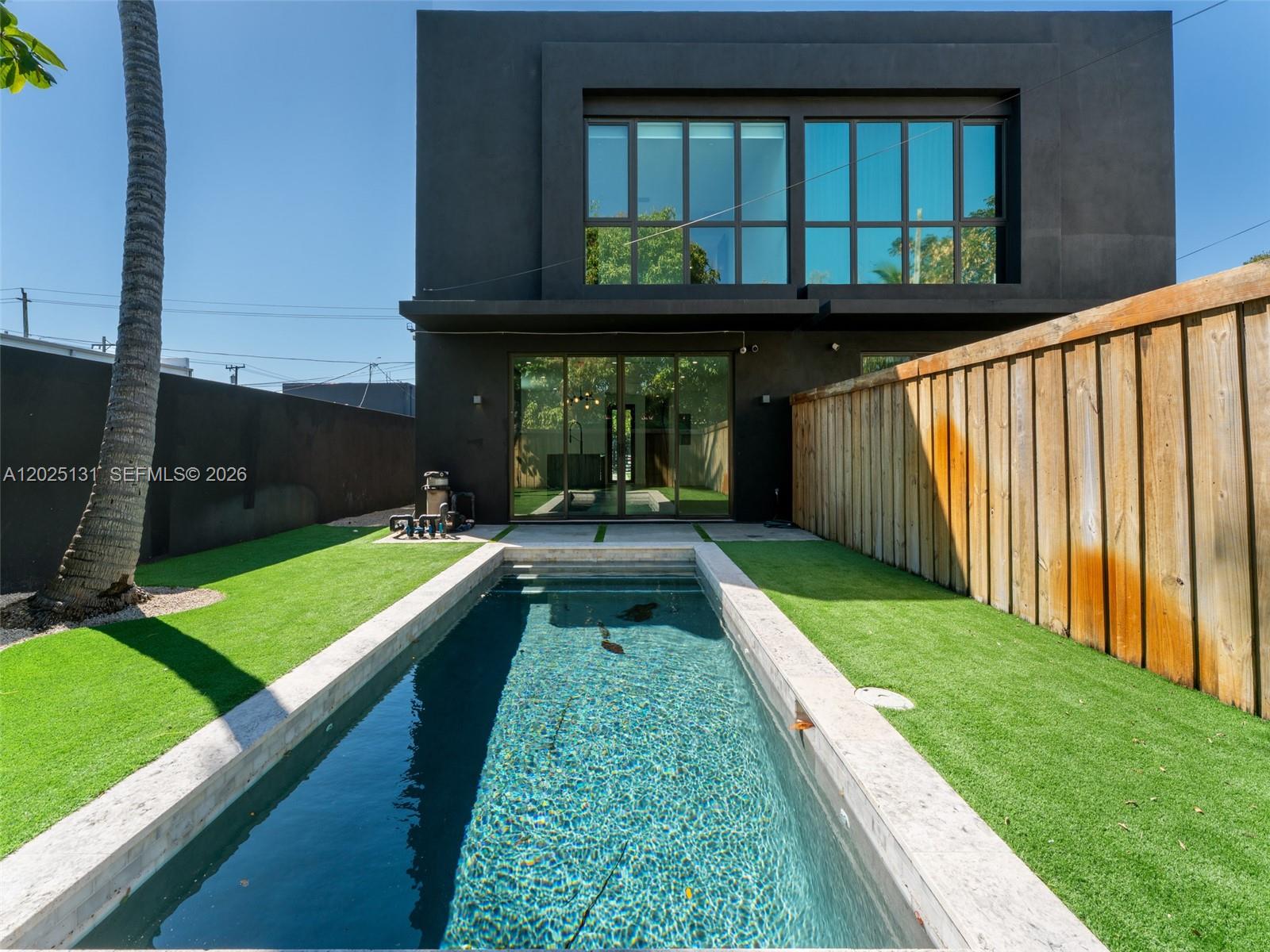 227 NW 39th St