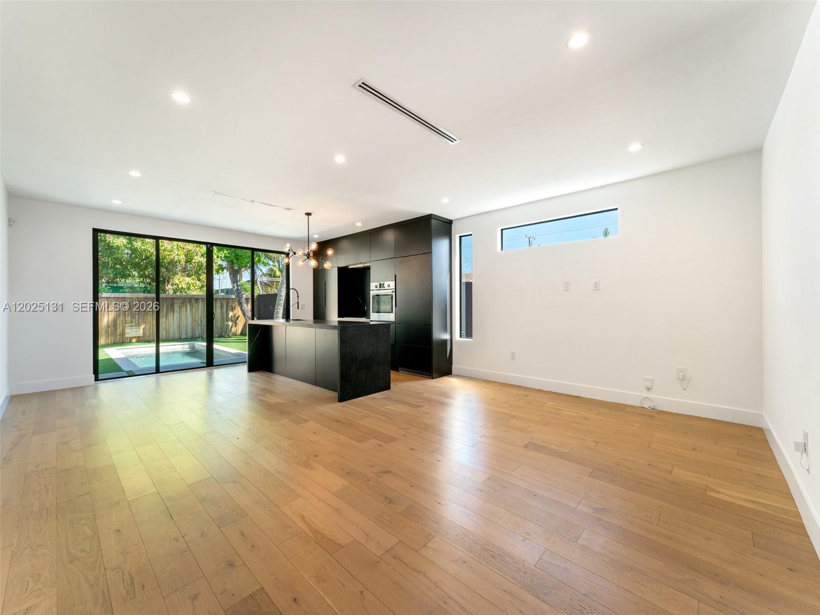 227 NW 39th St