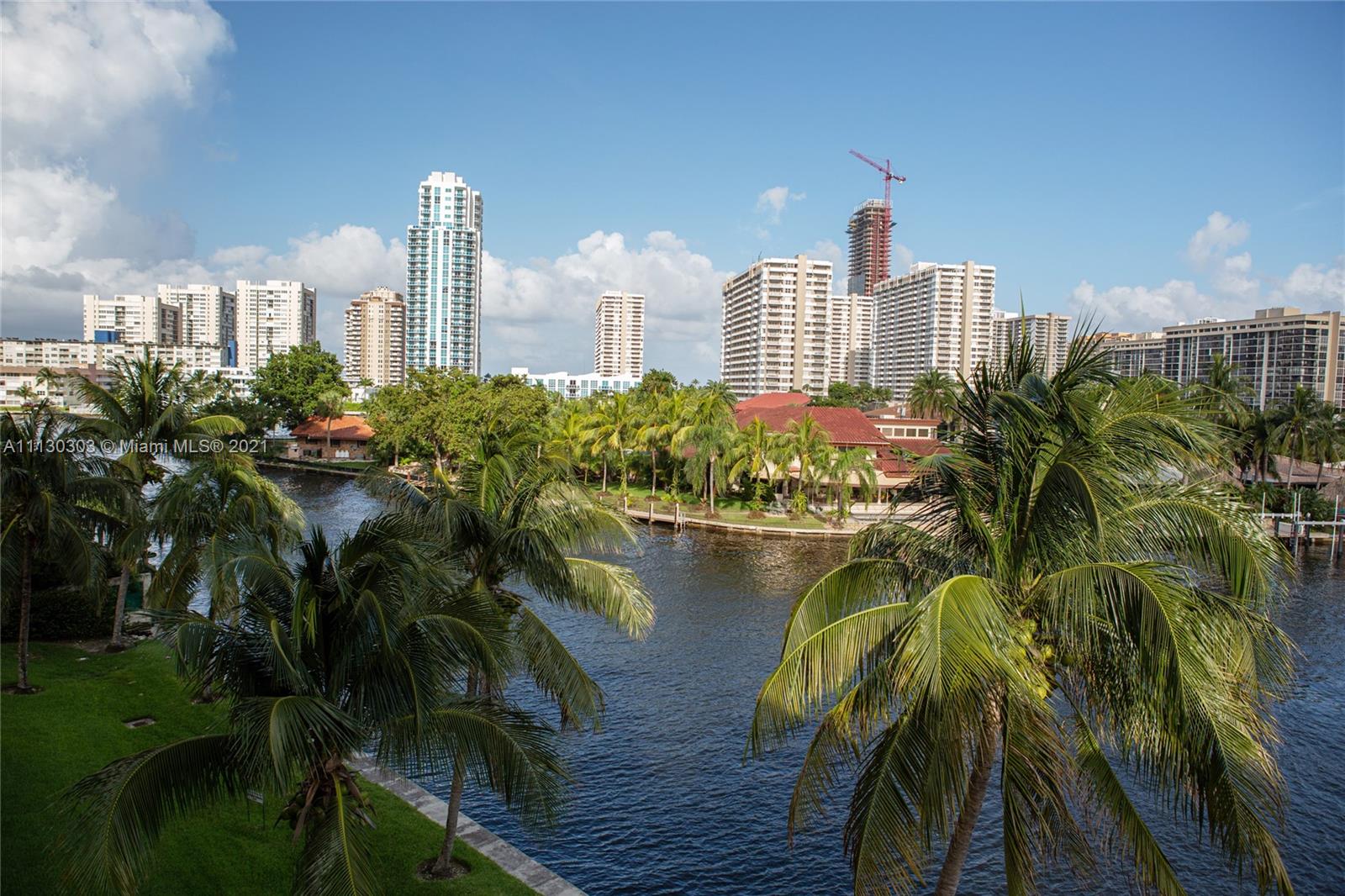 BEAUTIFUL CONDO OFFERING SPLIT PLAN WITH 2 BEDROOMS AND 2 BATHROOMS LOCATED IN GOLDEN ISLES IN THE HALLANDALE YACHT CLUB, MAJESTIC VIEWS OVERER THE CANAL FROM MASTERS AND LIVING ROOM.
WOOD FLOORS IN BOTH BATHROOMS AND CERAMIC FLOOR IN LIVING. WASHER AND DRYER INSIDE THE UNIT.