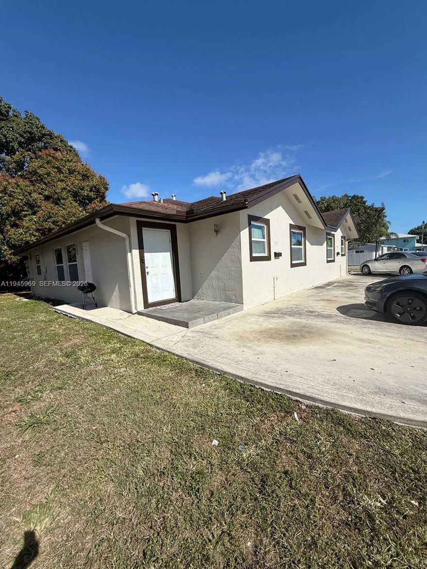 Excellent duplex investment opportunity with active Section 8 in a quiet neighborhood. Each unit features 3 bedrooms and 2 bathrooms, central A/C, and separate water and electric meters.The unit has been recently painted, has new impact windows and a new air conditioner. The roof is in perfect condition. Property is fully approved for Section 8, and both current tenants are Section 8, providing stable and reliable income.
Current rents:
 • Unit 10501: $3,200/month
 • Unit 10503: $3,330/month
Total monthly income: $6,530
Annual gross income: $78,360
Each unit has its own folio, offering flexibility for future ownership or financing strategies.
With estimated operating expenses at 15%, the property delivers a strong NOI of approximately $66,606 annually, resulting in an estimated Cap Rate of ~8.9% at the asking price.
Ideal for investors seeking immediate cash flow, low vacancy risk, and long-term appreciation.
Please do not disturb the tenants.