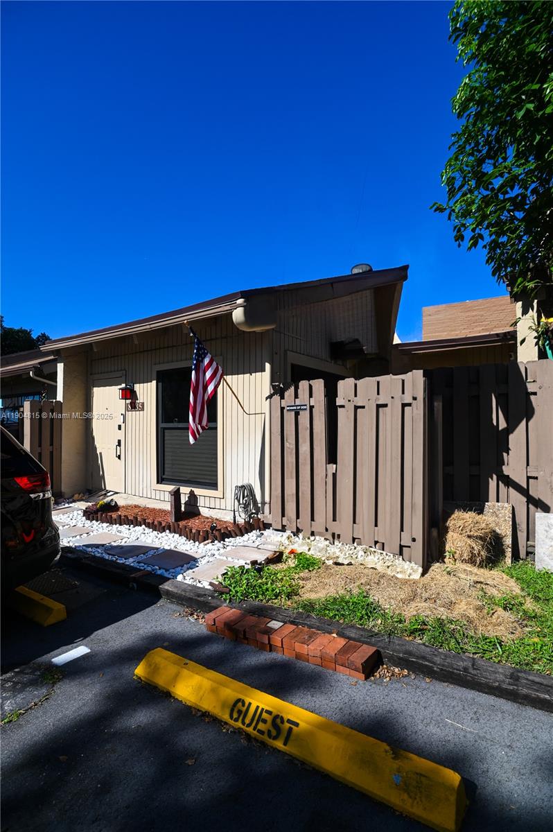 ARROWHEAD GOLF AND TENNIS - Residential