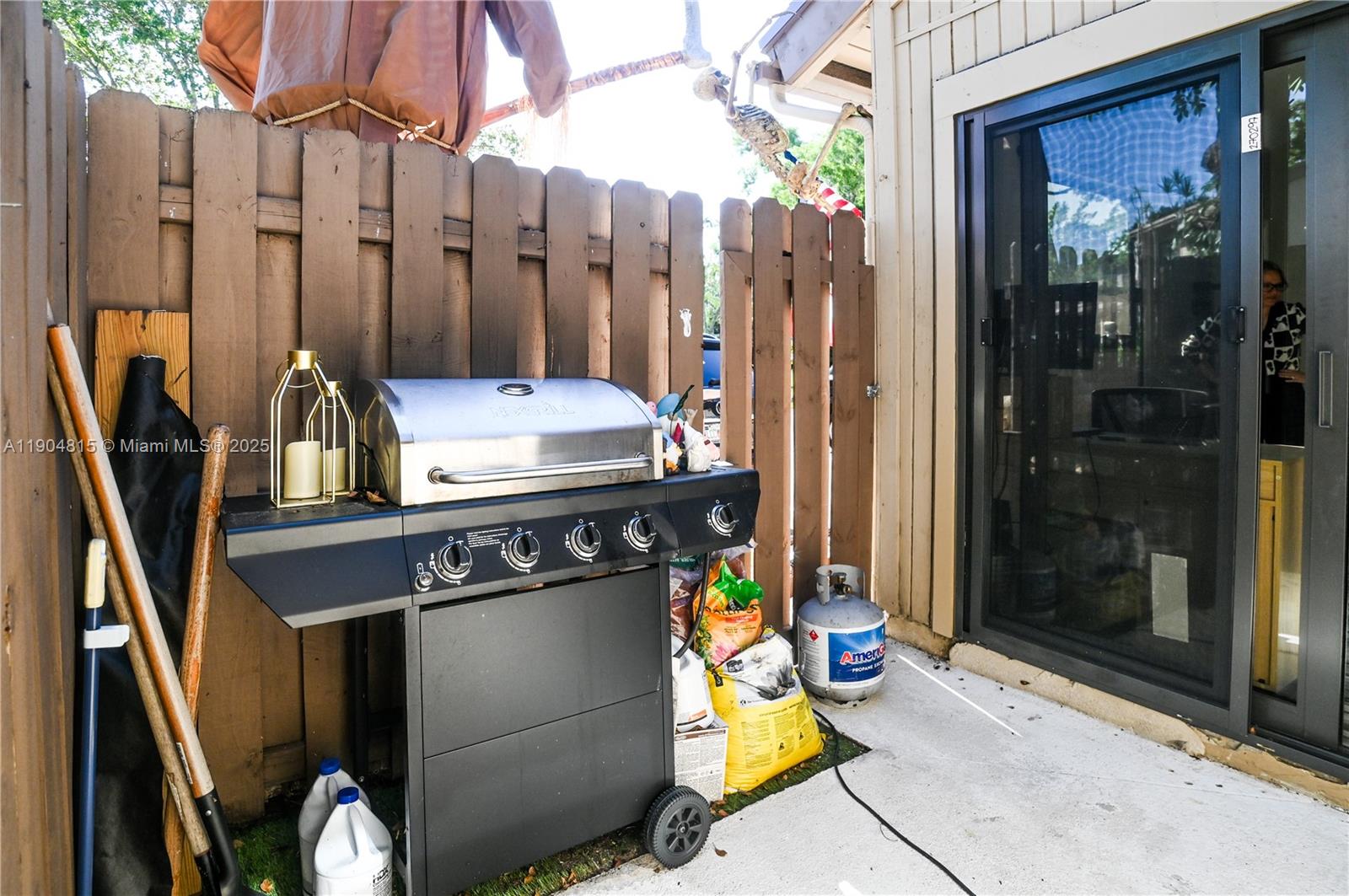 ARROWHEAD GOLF AND TENNIS - Residential