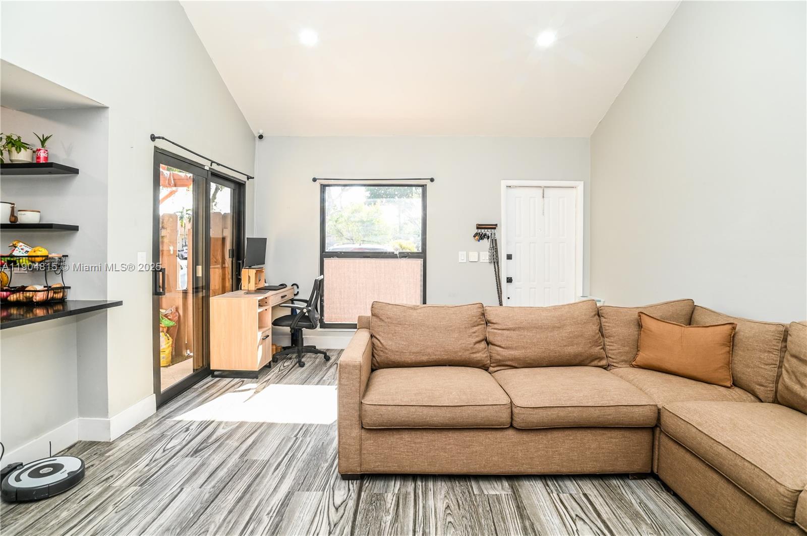 ARROWHEAD GOLF AND TENNIS - Residential