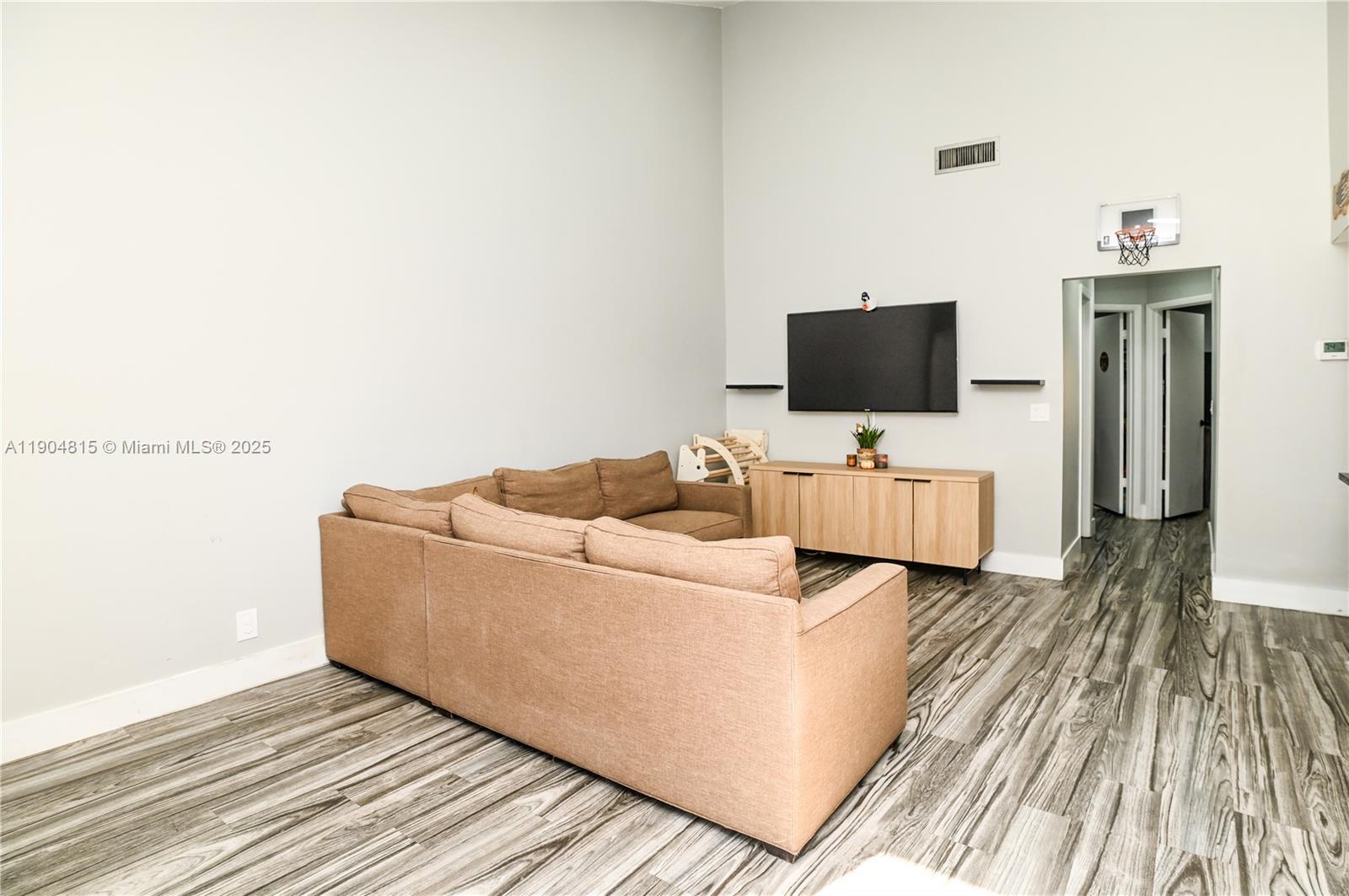 ARROWHEAD GOLF AND TENNIS - Residential