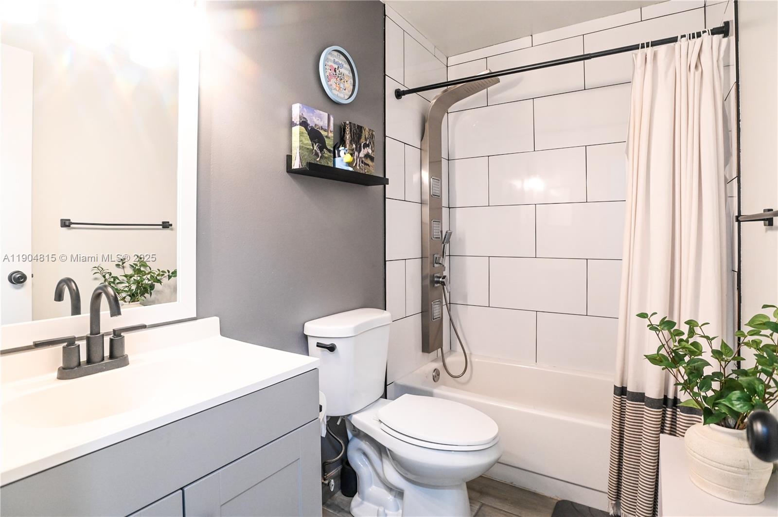 ARROWHEAD GOLF AND TENNIS - Residential