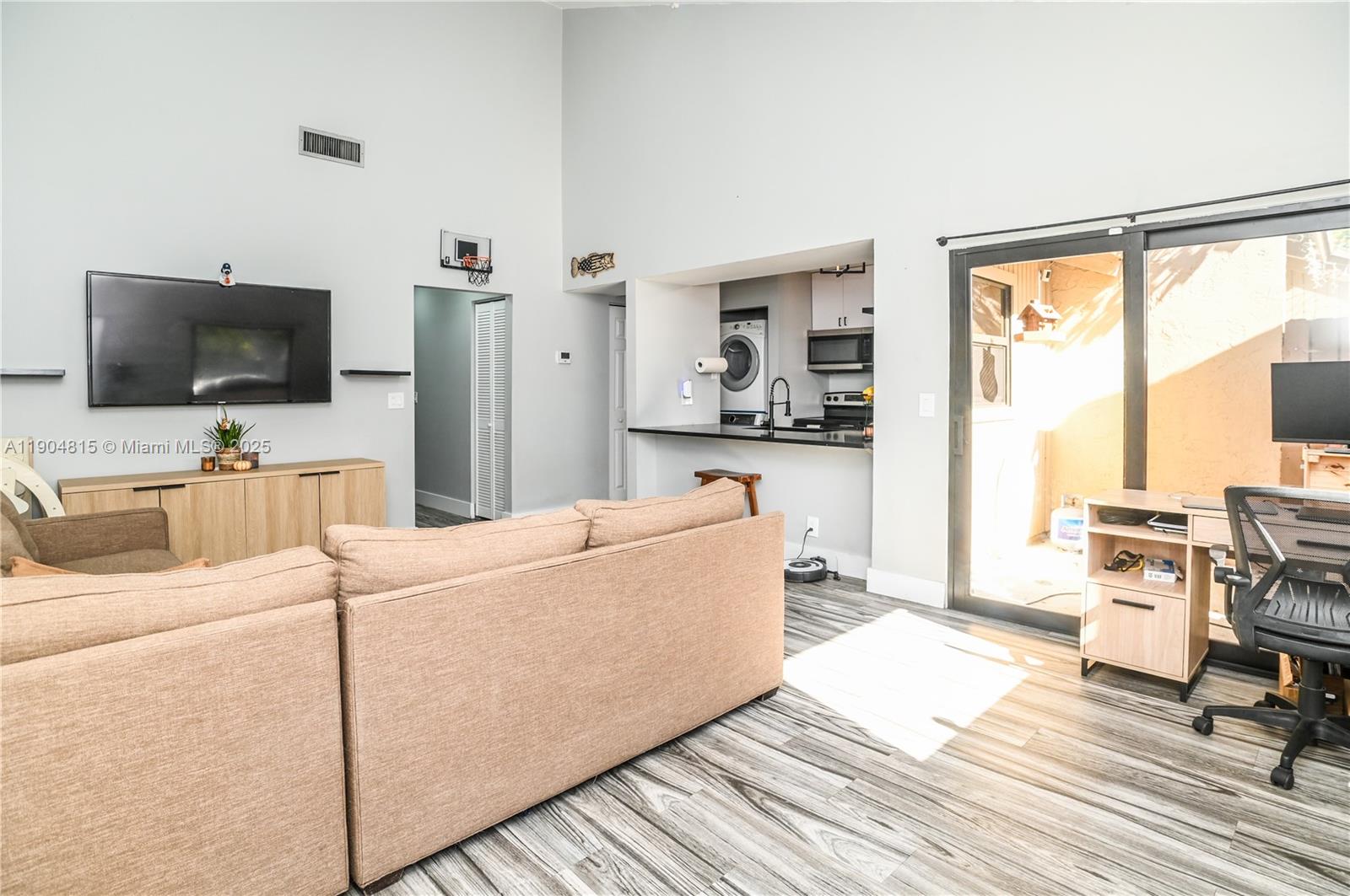 ARROWHEAD GOLF AND TENNIS - Residential