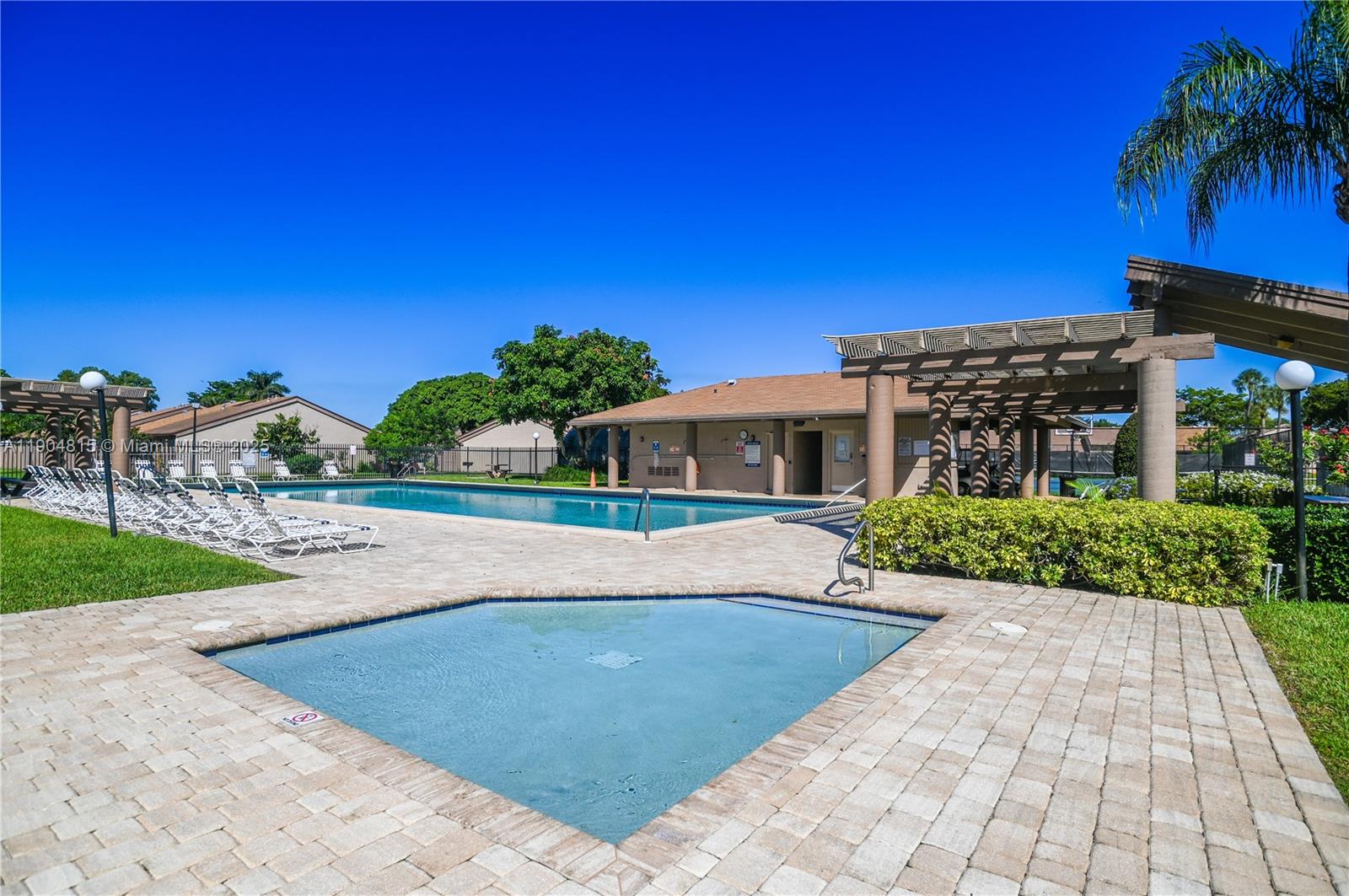 ARROWHEAD GOLF AND TENNIS - Residential