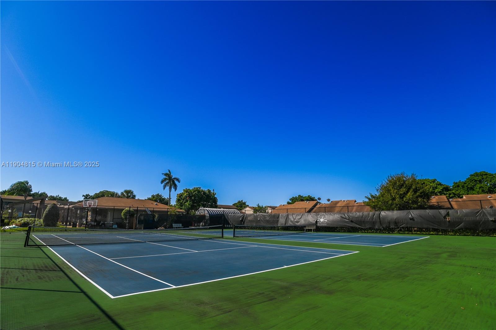 ARROWHEAD GOLF AND TENNIS - Residential