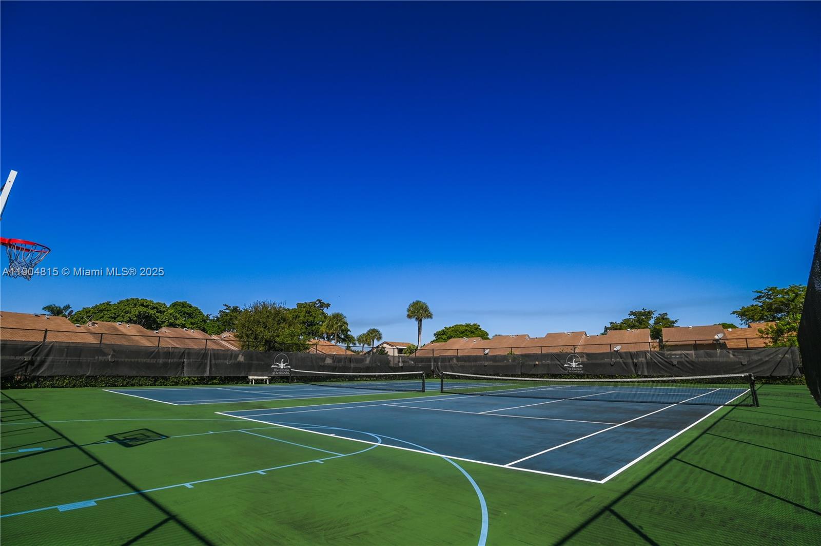 ARROWHEAD GOLF AND TENNIS - Residential