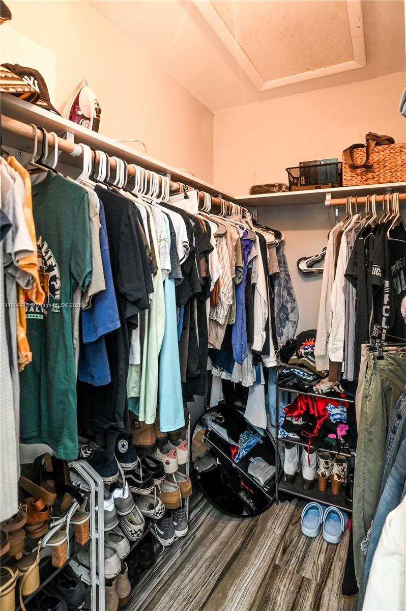 ARROWHEAD GOLF AND TENNIS - Residential