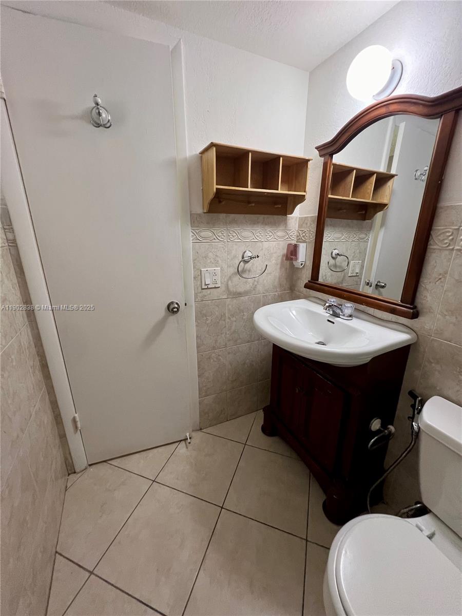 VERSAILLE GARDENS I CONDO - Residential