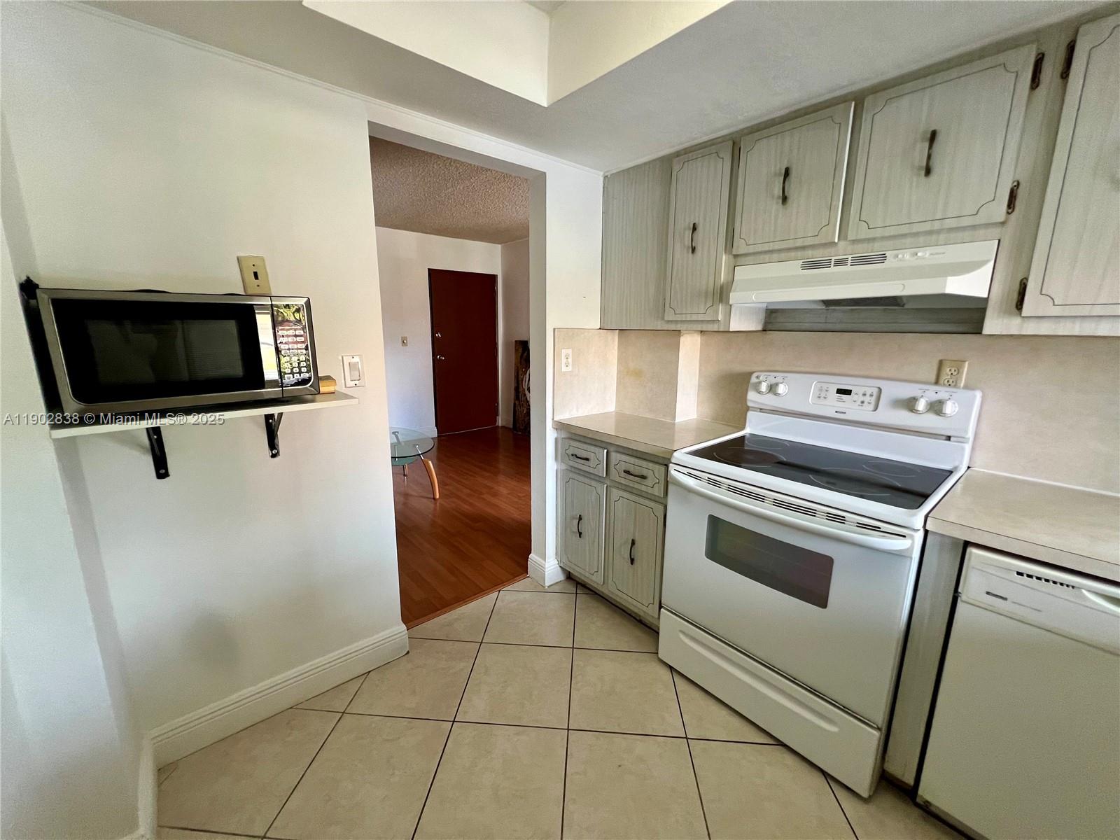 VERSAILLE GARDENS I CONDO - Residential