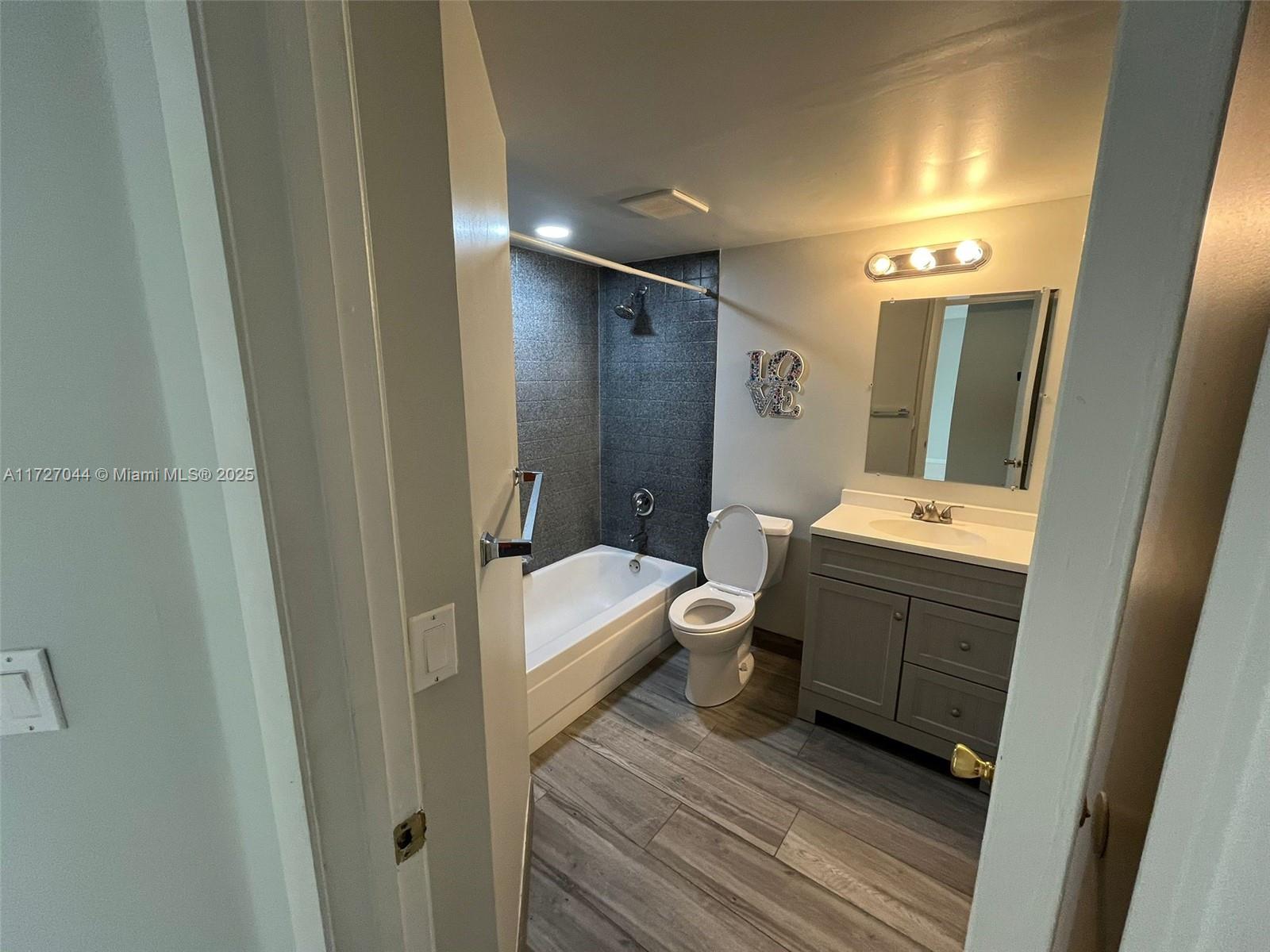 EDGEWATER CONDO - Residential Lease