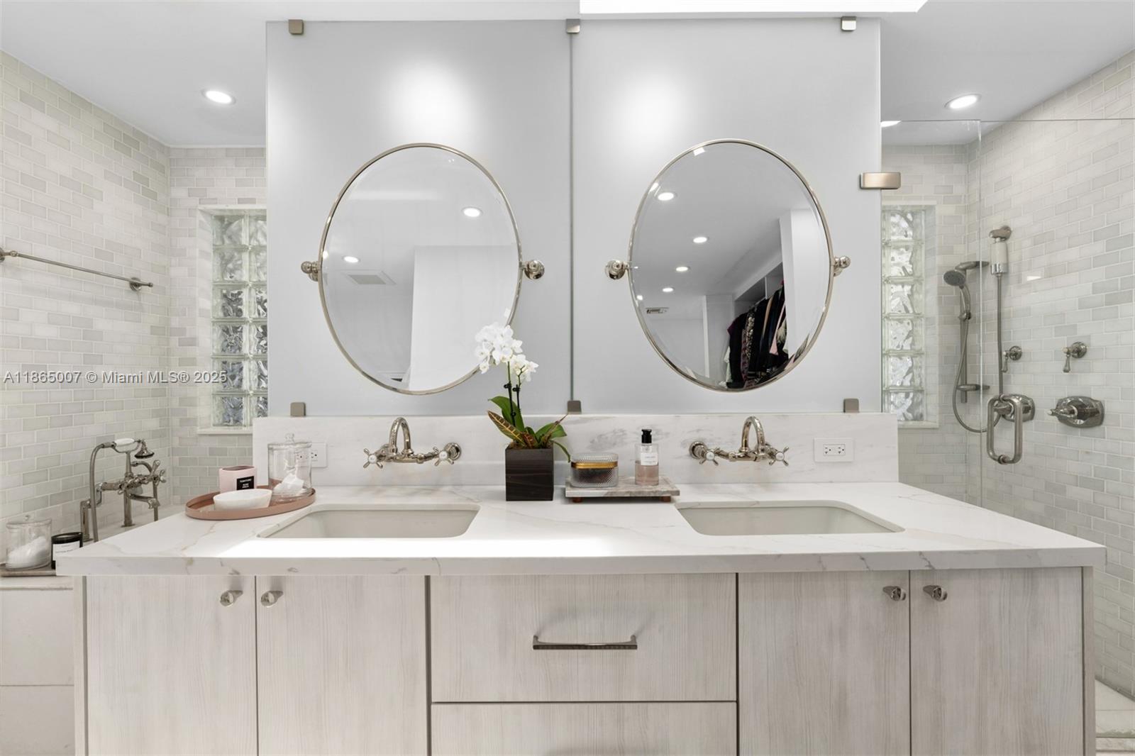 TROPICAL ISLE HOMES SUB - Residential