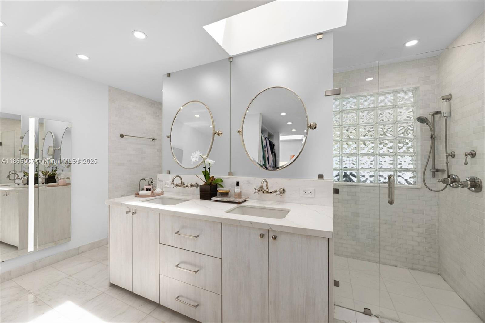 TROPICAL ISLE HOMES SUB - Residential