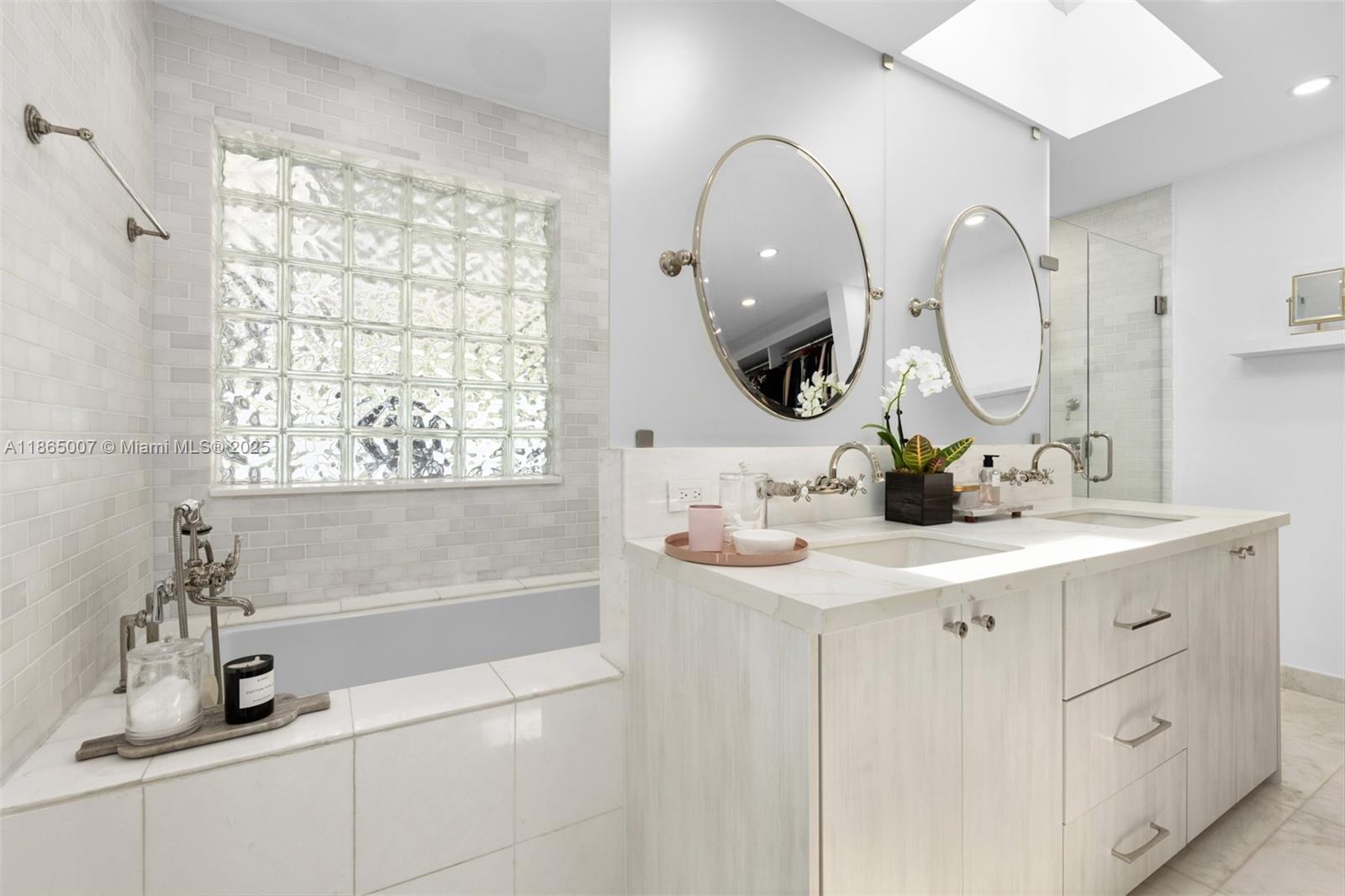 TROPICAL ISLE HOMES SUB - Residential