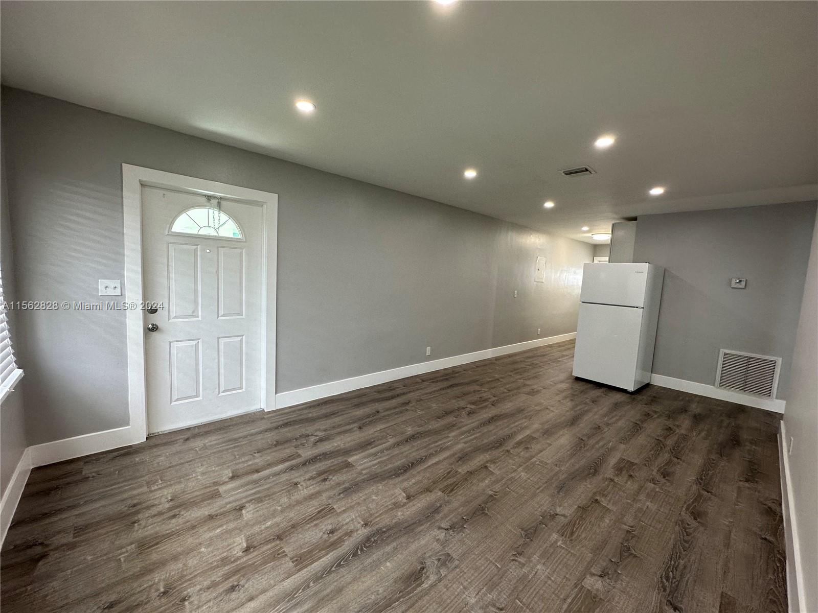 SILVER SHORES UNIT - Residential Lease