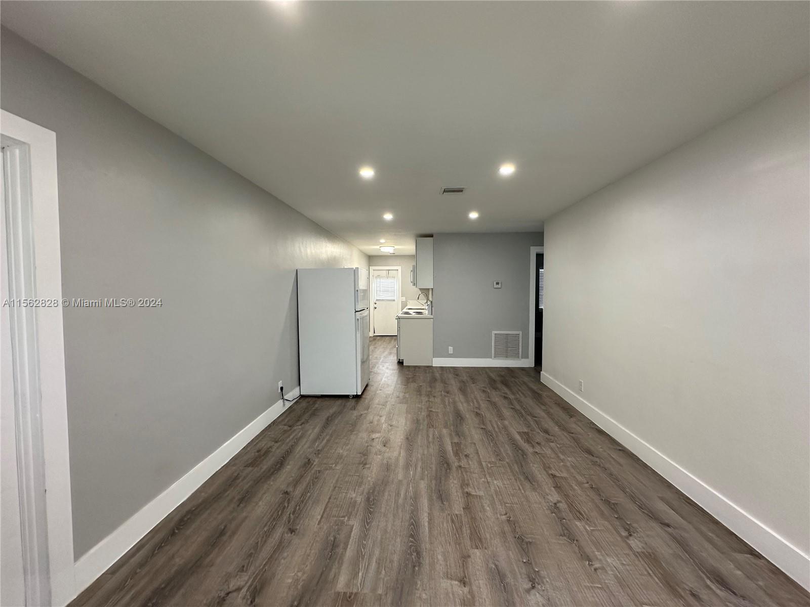 SILVER SHORES UNIT - Residential Lease