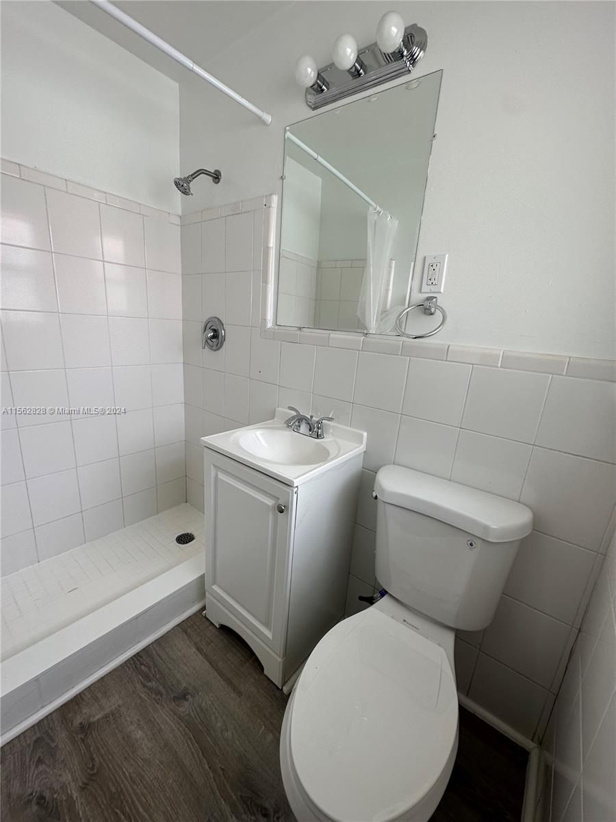 SILVER SHORES UNIT - Residential Lease