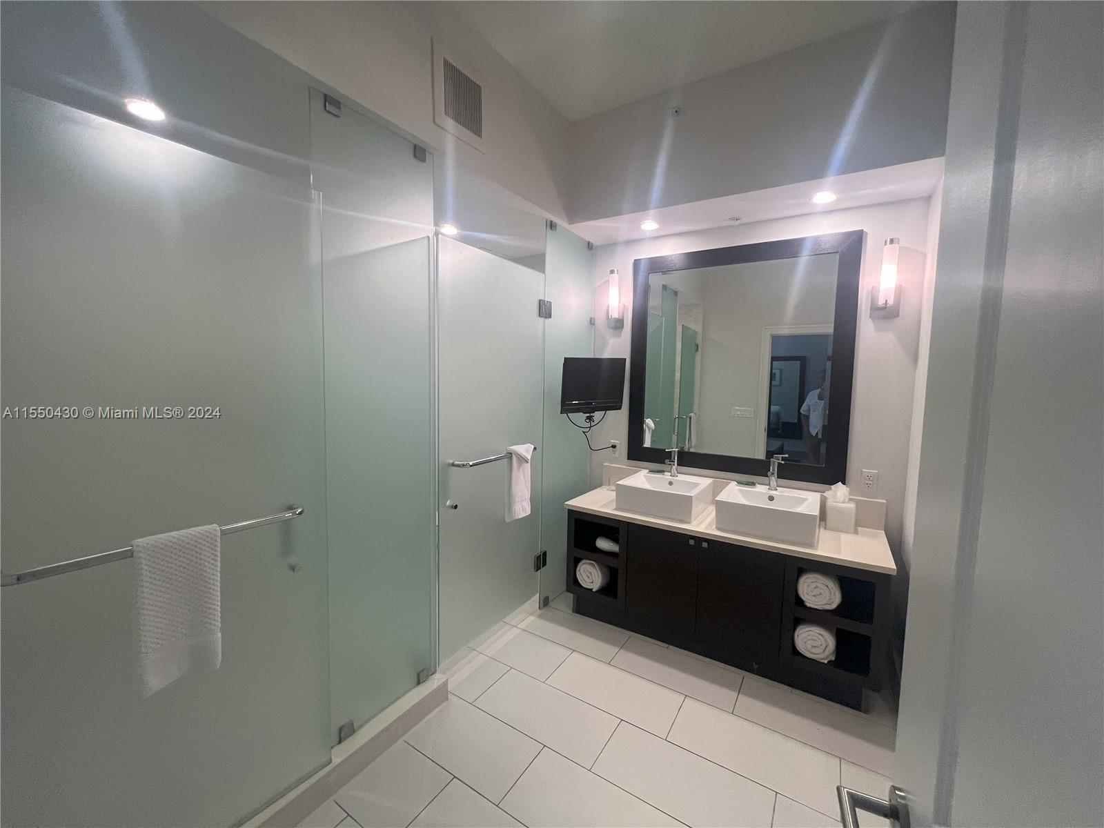 View photos, virtual tours, details... 5300 NW 87th Ave 601