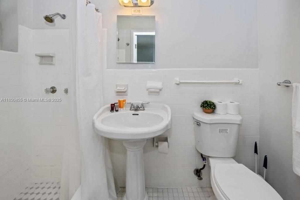 LAUDERDALE VILLAS - Residential Lease